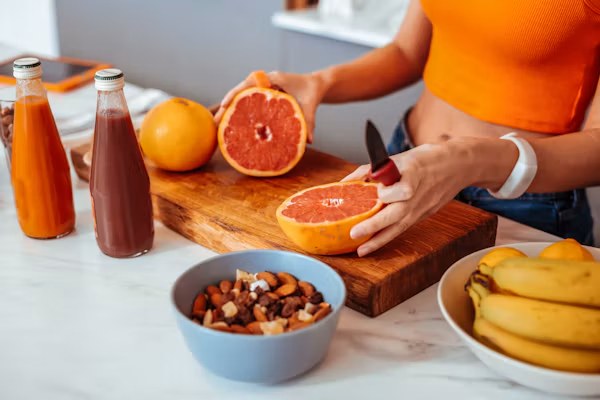 Preparing fresh fruit and vegetables for a nutrition consultation